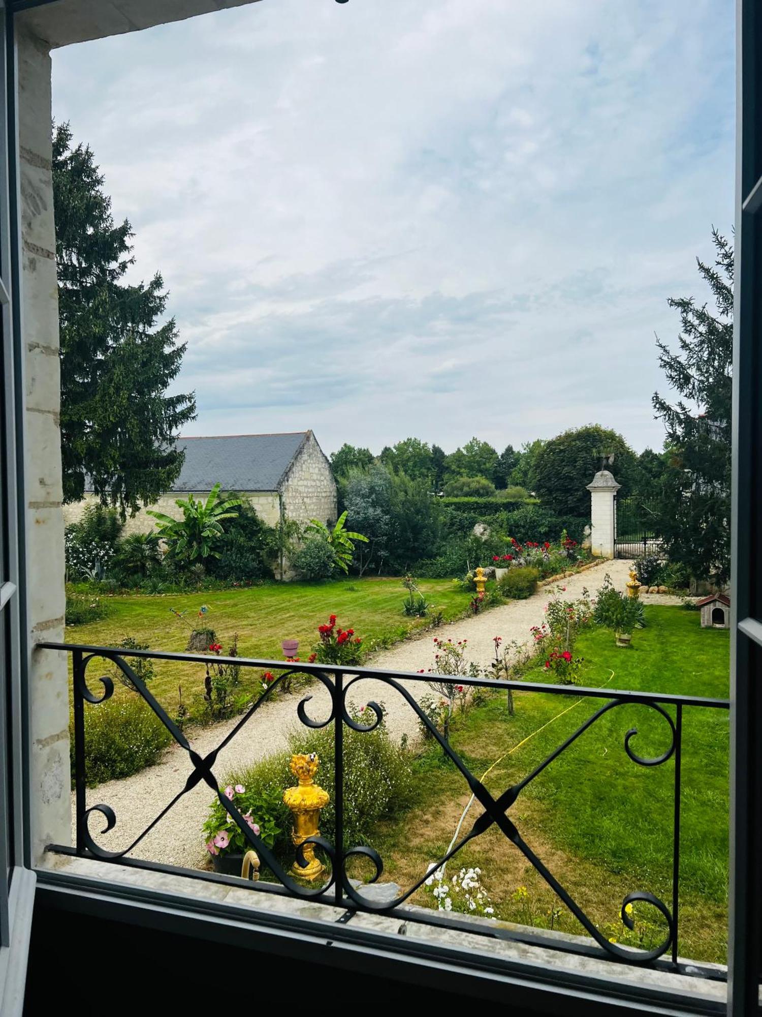 Chateau De La Thibaudiere Bois Savary - Chambre Familiale Du Roi Allonnes  Esterno foto