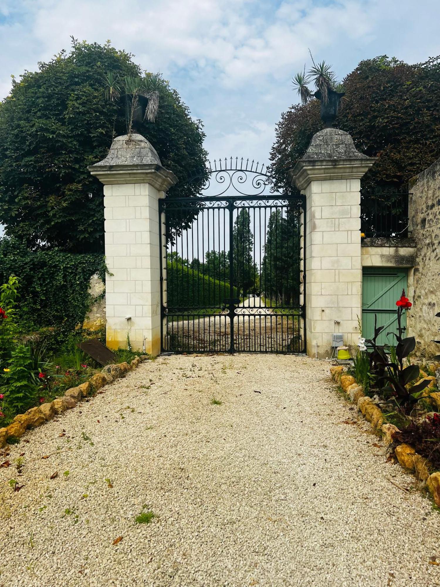 Chateau De La Thibaudiere Bois Savary - Chambre Familiale Du Roi Allonnes  Esterno foto